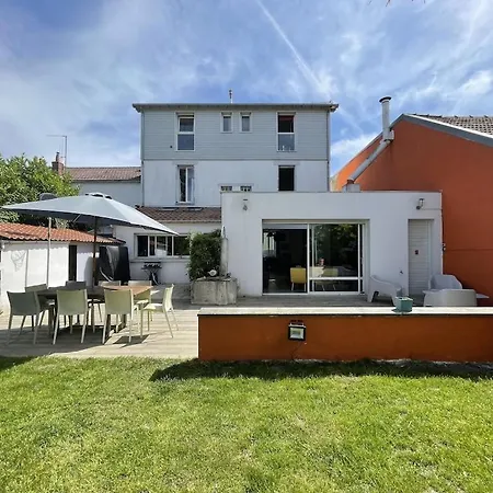 Grande Maison Familiale A Avec Piscine Сasa de vacaciones *