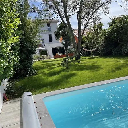 Grande Maison Familiale à Avec Piscine Hébergement de vacances Nantes